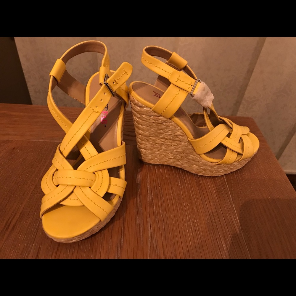 Yellow Spring Wedge - Picture 3 of 4